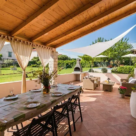 Holiday Casa Luigia Feriehus Pula